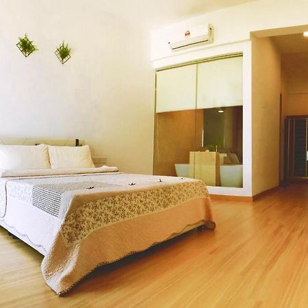 Luxury Seaview Family Suite By Little Cabin George Town Buitenkant foto